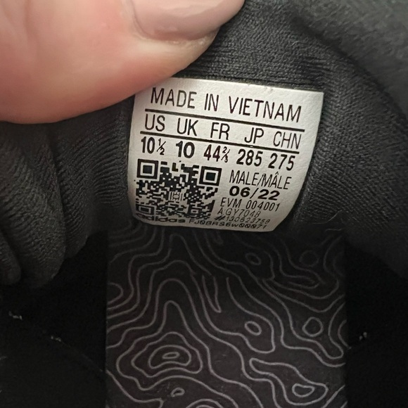 Adidas men’s Oznova size 10.5 Athletic Sneakers, black and white, GUC, comfort - Picture 5 of 8